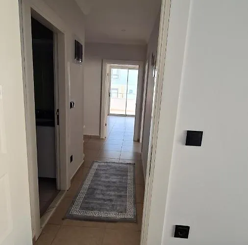 Nimet Aydin * אלאניה